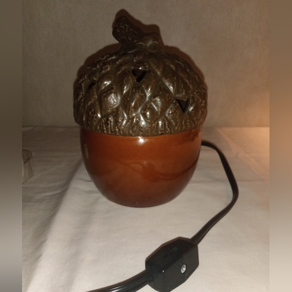 Scentsy Fall Acorn Electric Tart Warmer - Picture 5 of 12